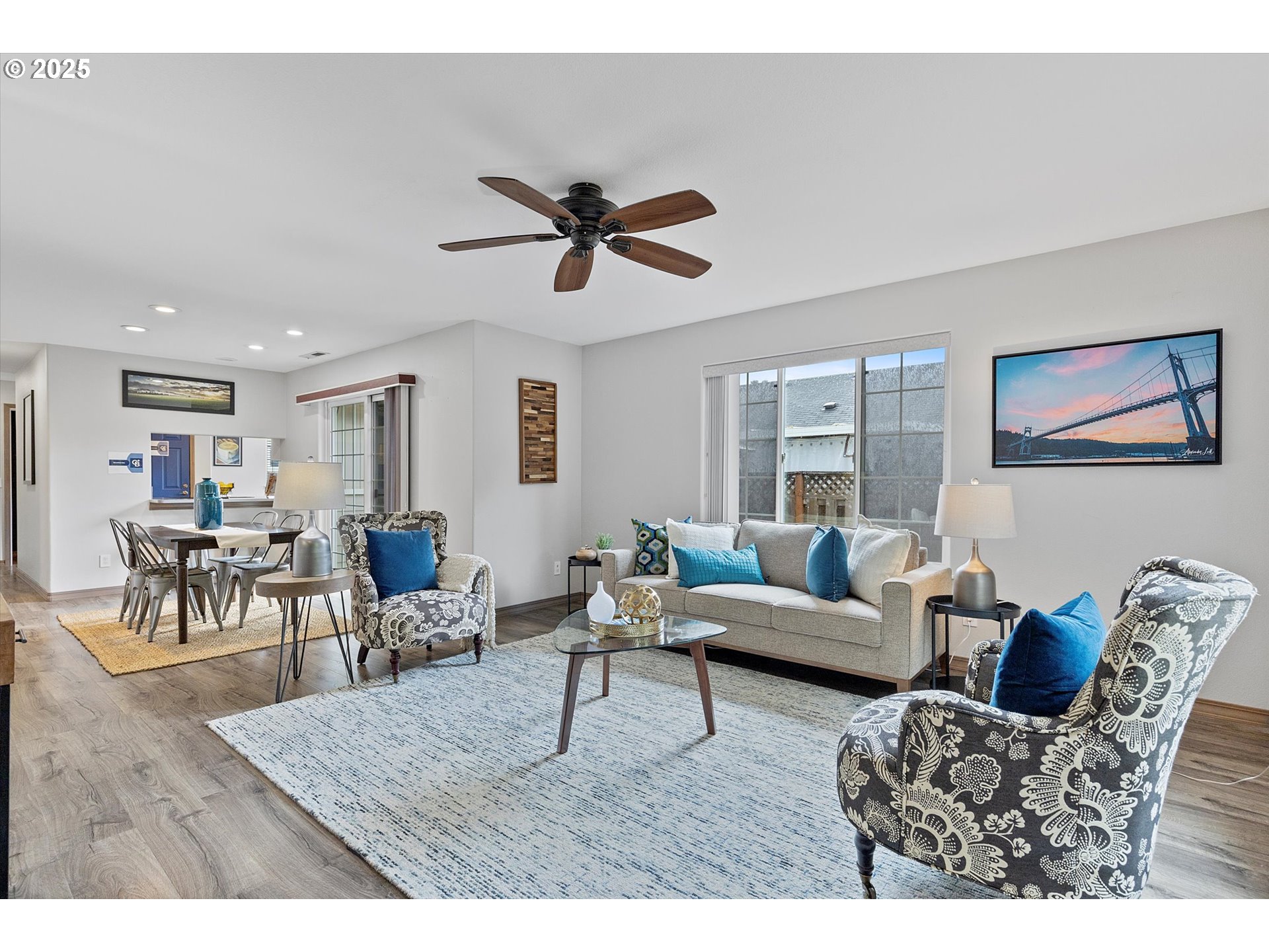 1012 E FOOTHILLS DR