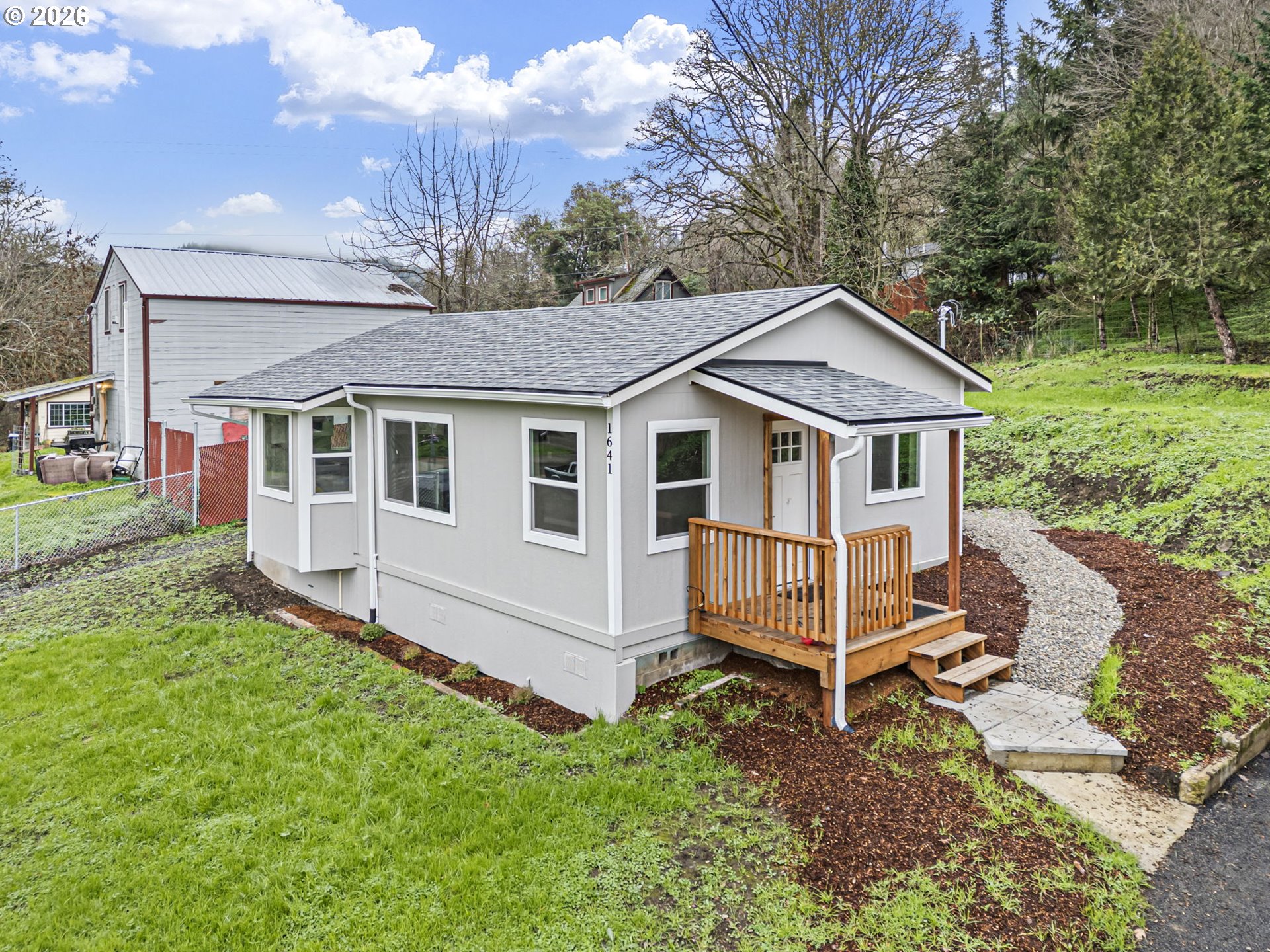 1641 SE MARSTERS AVE