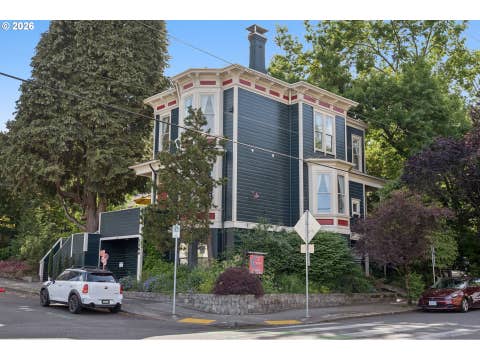 Photo of 1708 SW Columbia St, Portland, OR 97201 (MLS # 527132342)