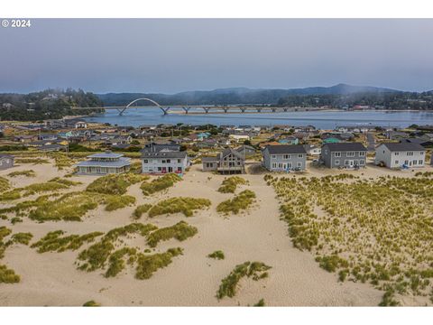 A home in Waldport