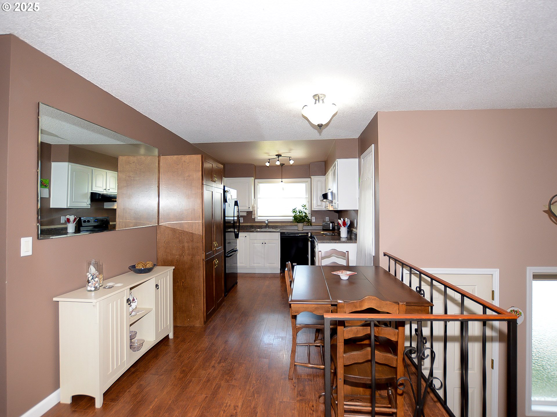 Portland, Oregon 97230, United States, 3 Bedrooms Bedrooms, ,2 BathroomsBathrooms,Residential,Pending,13011