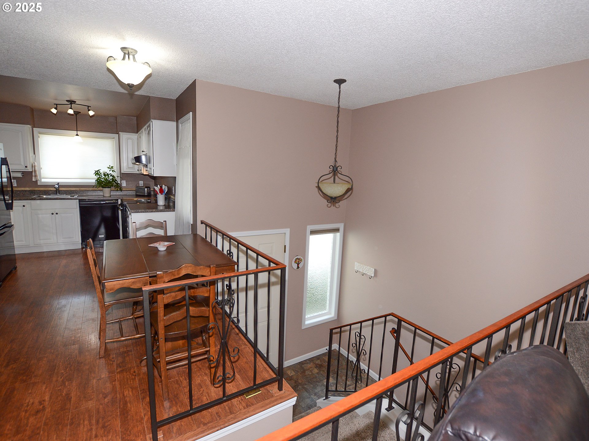 Portland, Oregon 97230, United States, 3 Bedrooms Bedrooms, ,2 BathroomsBathrooms,Residential,Pending,13011