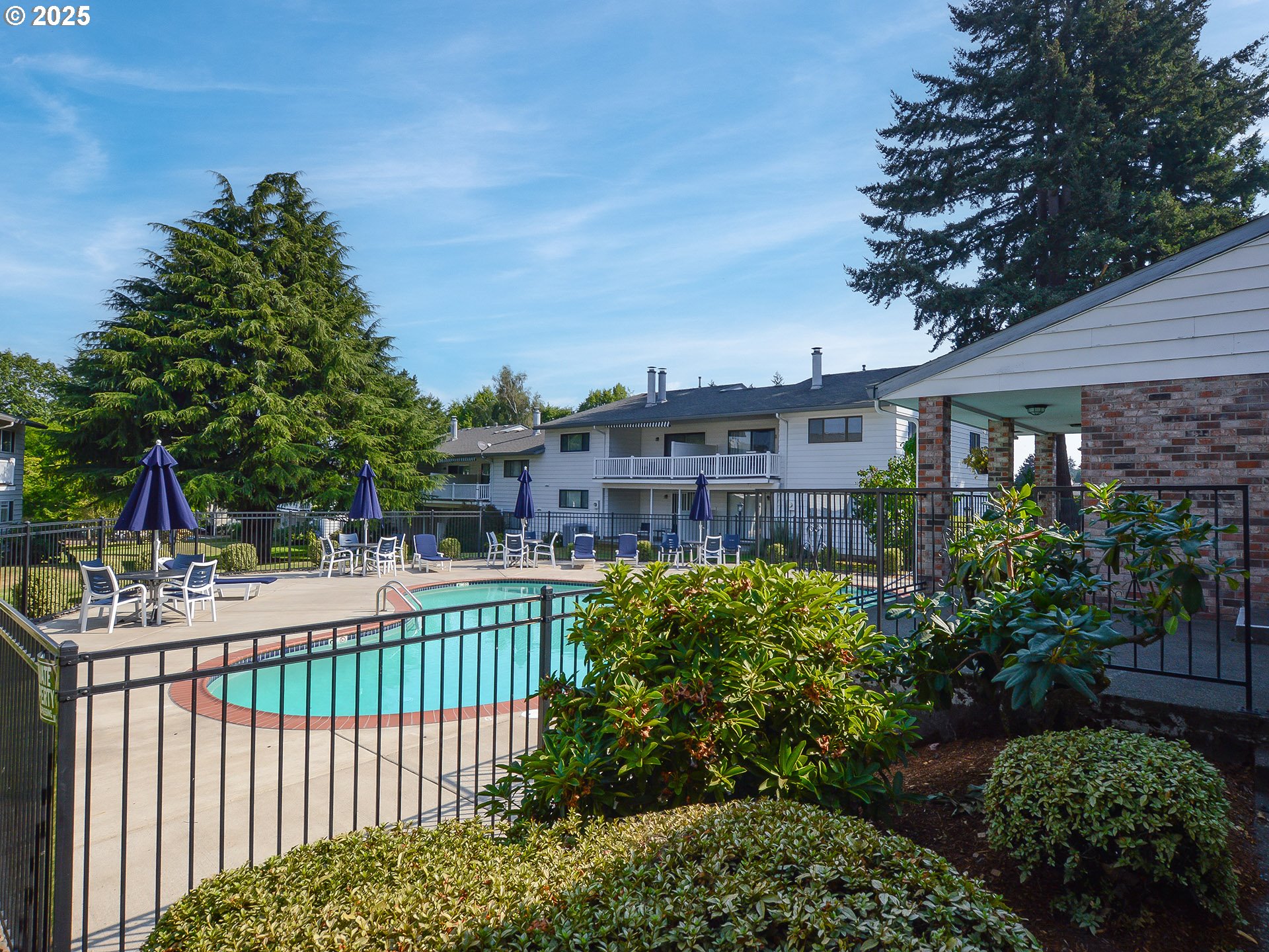 Portland, Oregon 97230, United States, 3 Bedrooms Bedrooms, ,2 BathroomsBathrooms,Residential,Pending,13011