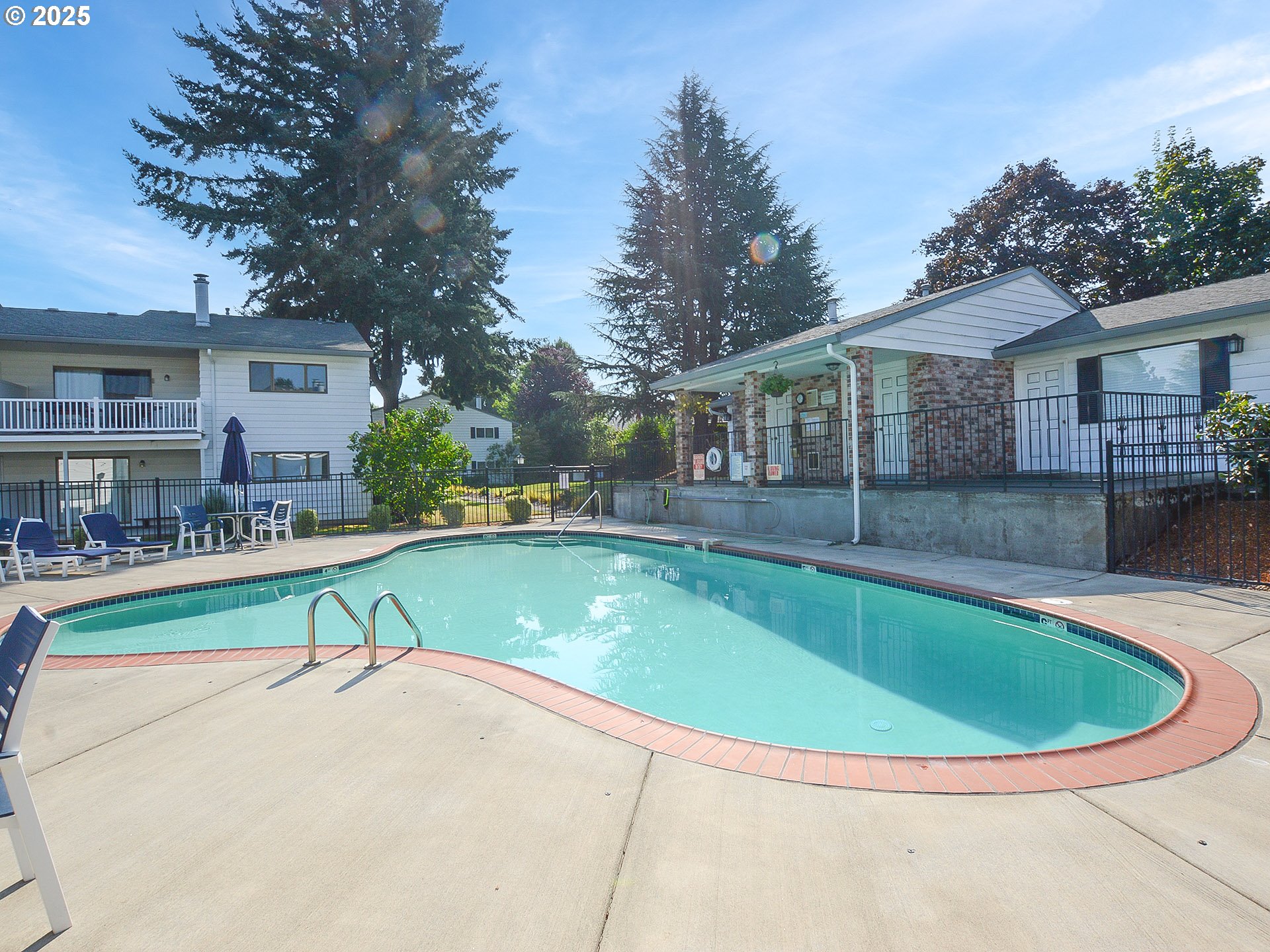 Portland, Oregon 97230, United States, 3 Bedrooms Bedrooms, ,2 BathroomsBathrooms,Residential,Pending,13011