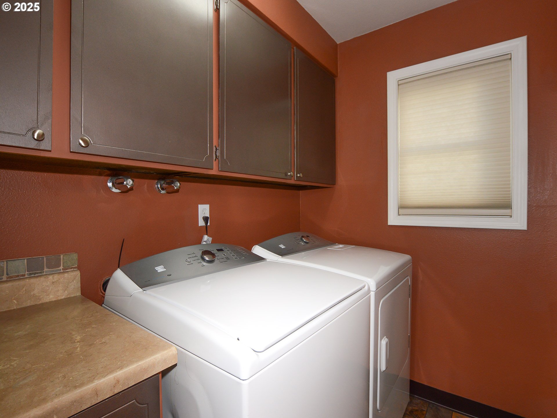 Portland, Oregon 97230, United States, 3 Bedrooms Bedrooms, ,2 BathroomsBathrooms,Residential,Pending,13011