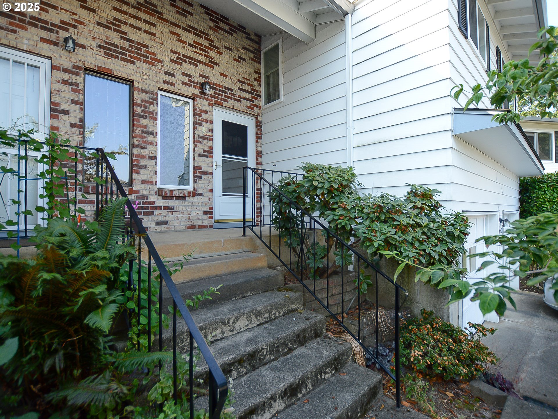 Portland, Oregon 97230, United States, 3 Bedrooms Bedrooms, ,2 BathroomsBathrooms,Residential,Pending,13011