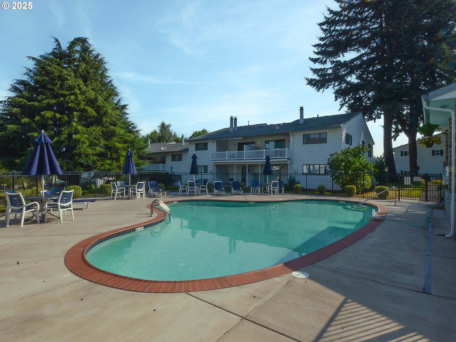 Portland, Oregon 97230, United States, 3 Bedrooms Bedrooms, ,2 BathroomsBathrooms,Residential,Pending,13011