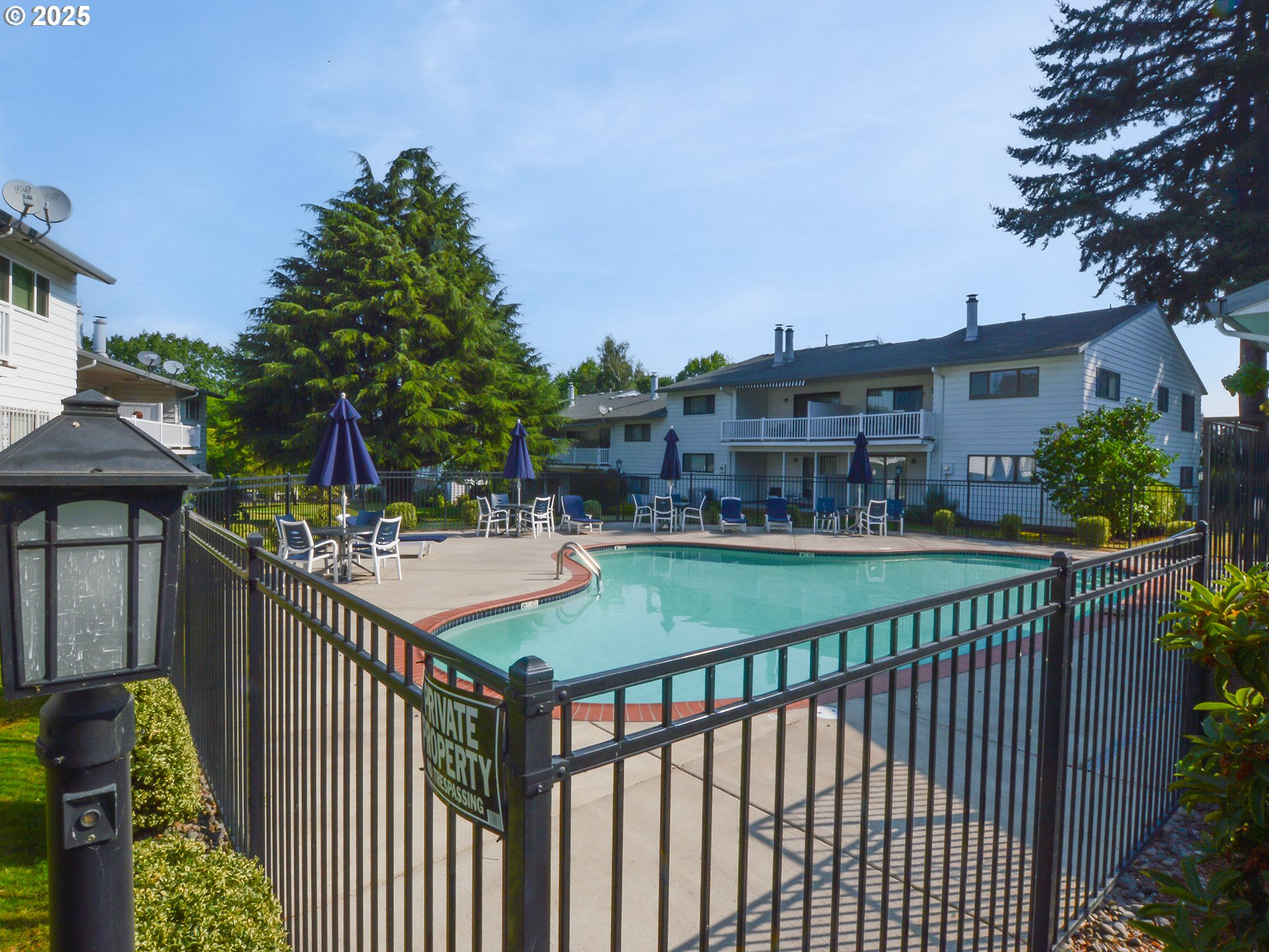 Portland, Oregon 97230, United States, 3 Bedrooms Bedrooms, ,2 BathroomsBathrooms,Residential,Pending,13011