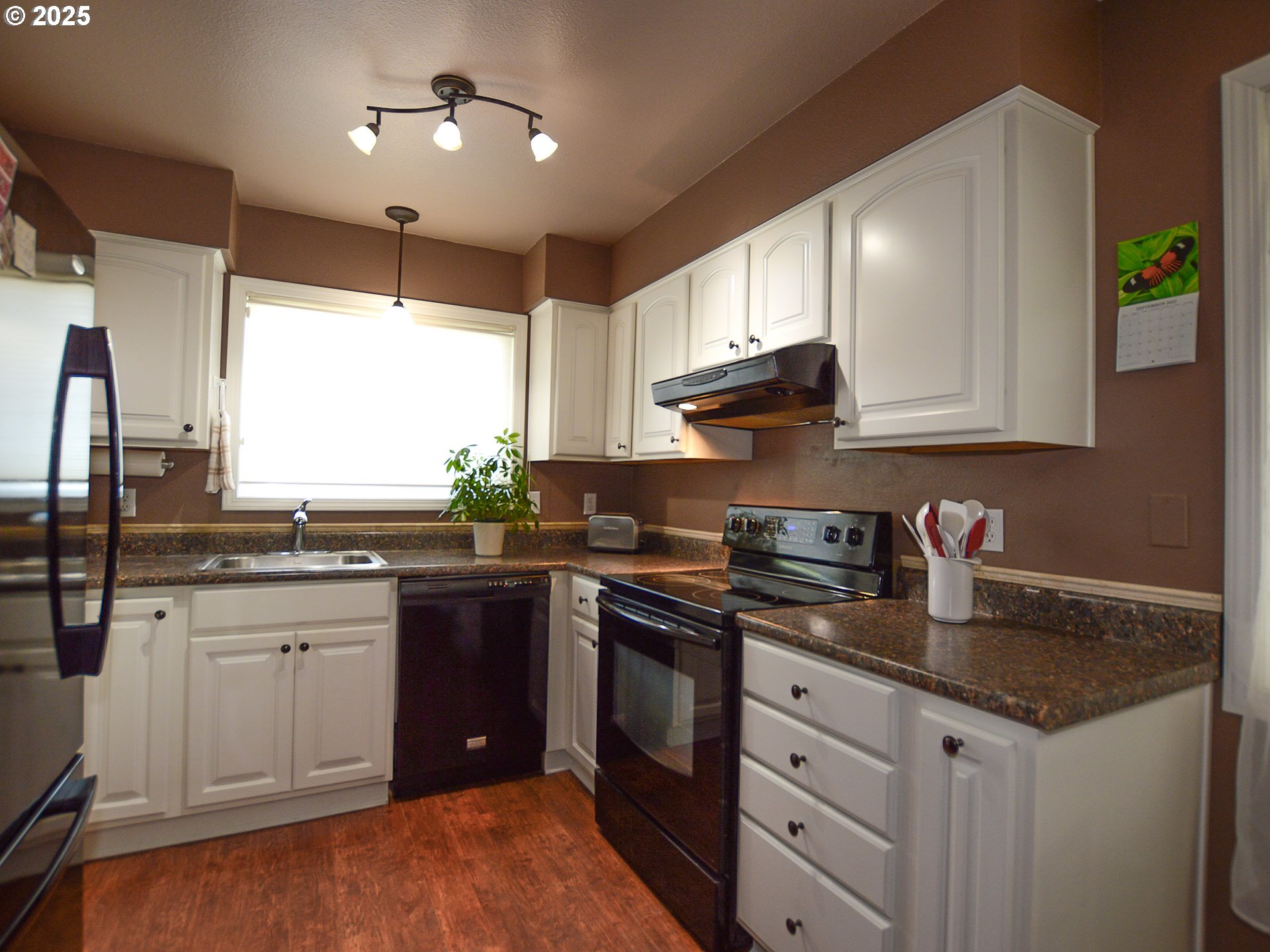 Portland, Oregon 97230, United States, 3 Bedrooms Bedrooms, ,2 BathroomsBathrooms,Residential,Pending,13011