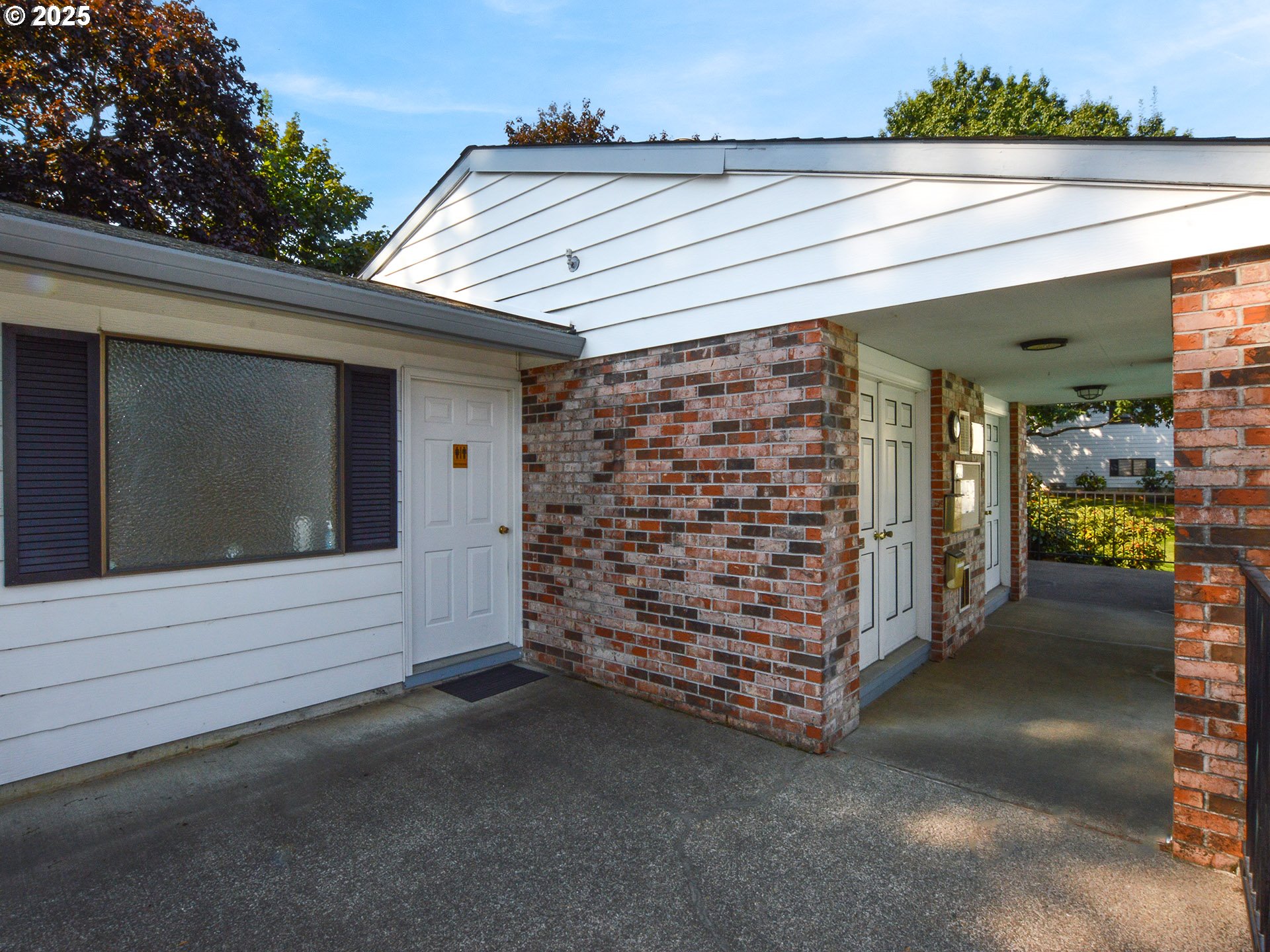 Portland, Oregon 97230, United States, 3 Bedrooms Bedrooms, ,2 BathroomsBathrooms,Residential,Pending,13011