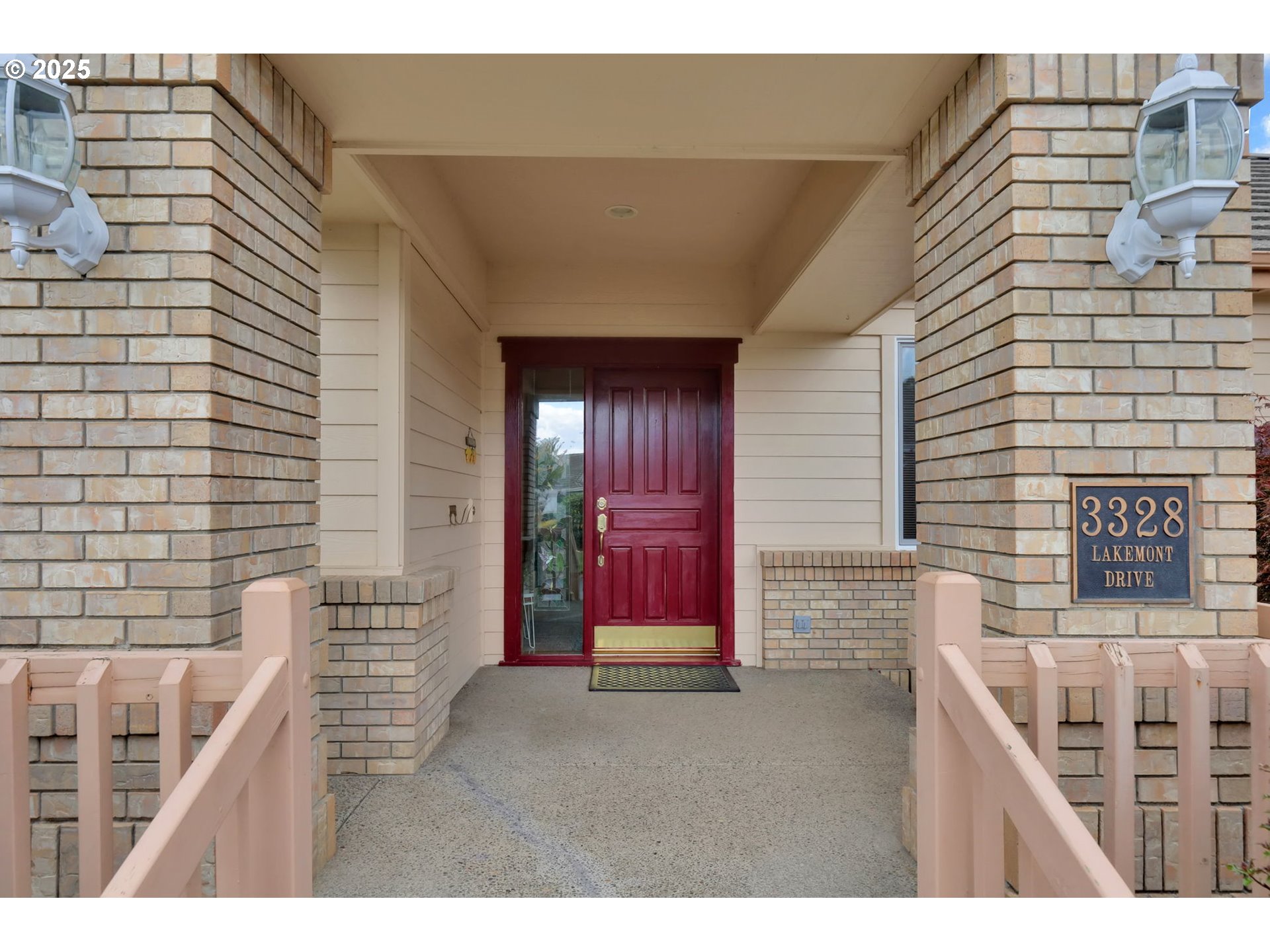 3328 Lakemont DR
