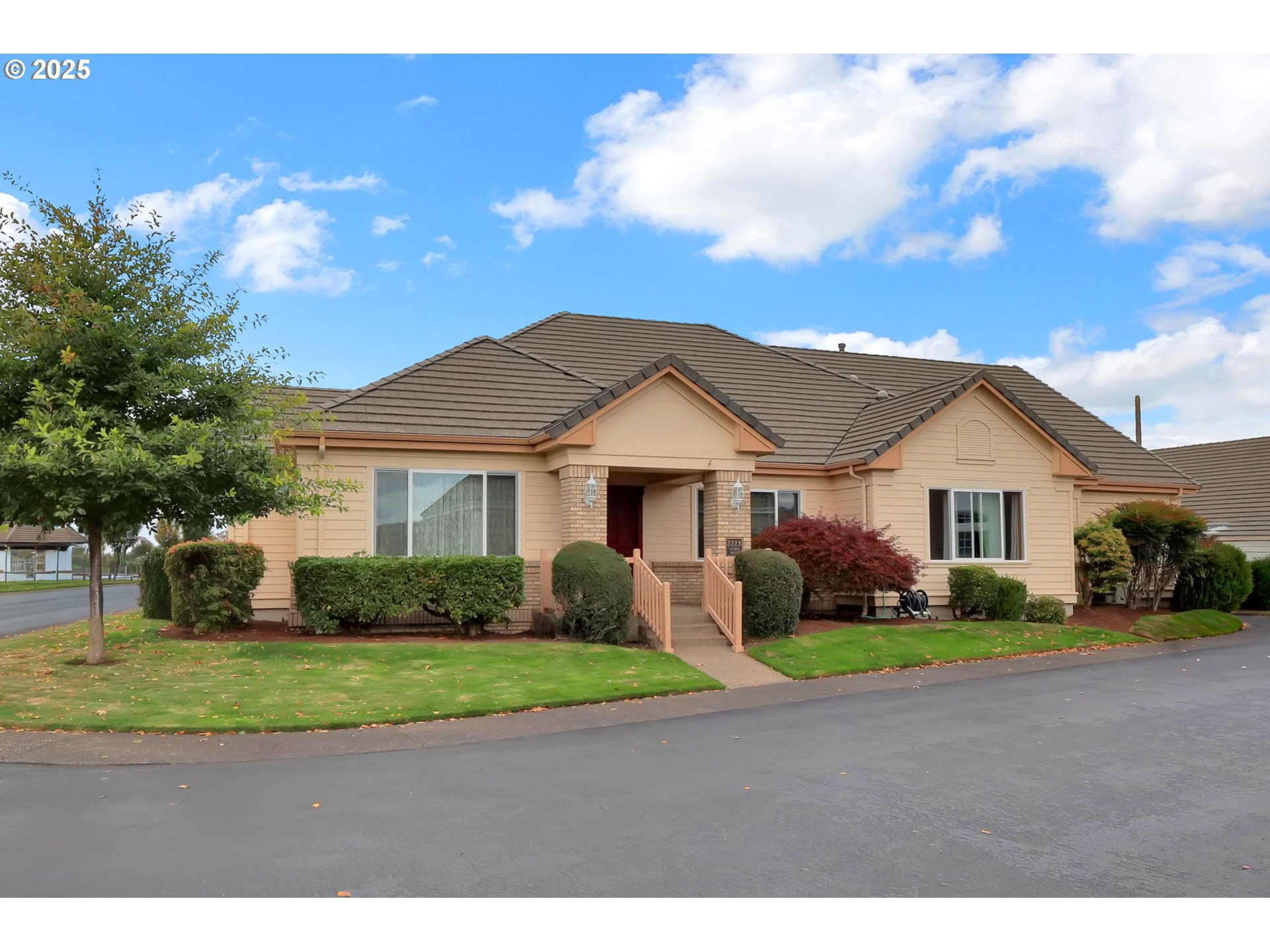 3328 Lakemont DR