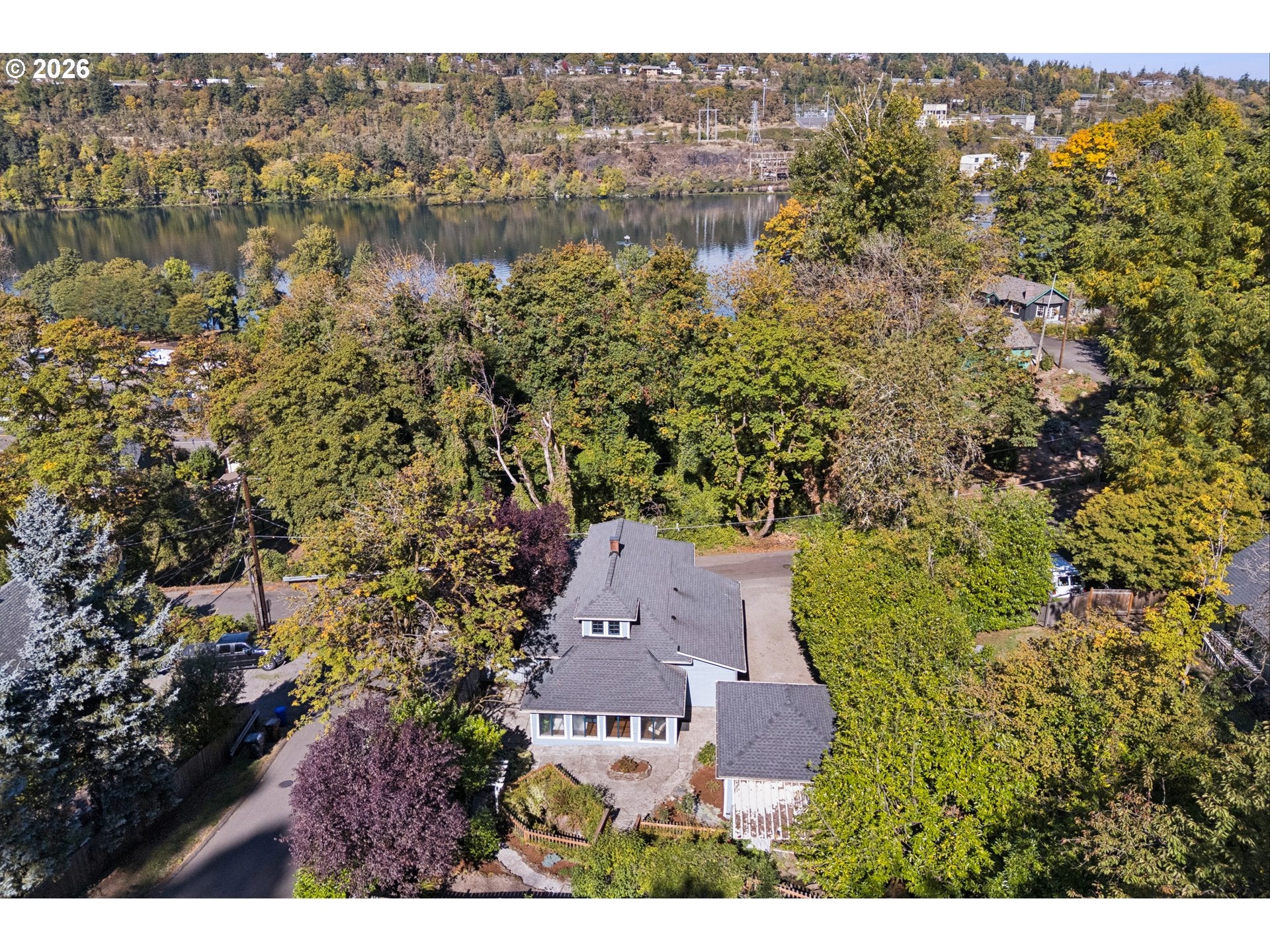 216 3RD AVE