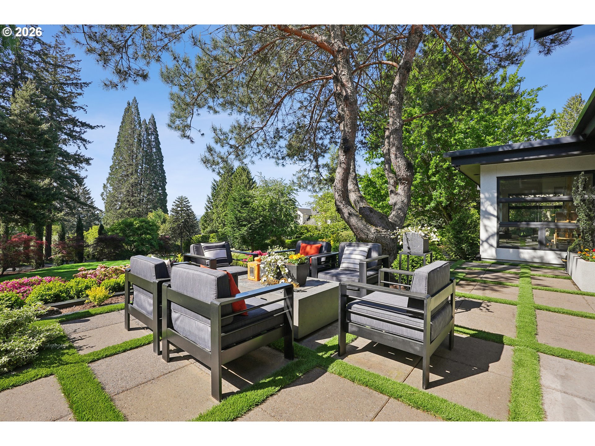 3724 SW SHATTUCK RD