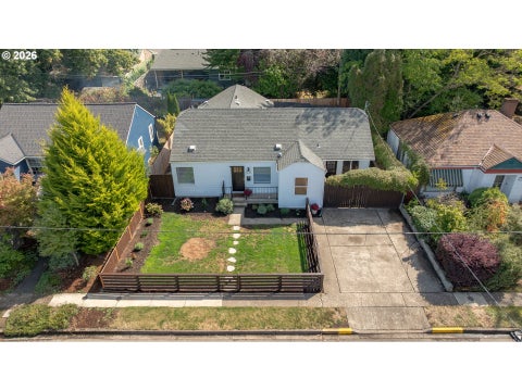 Photo of 1228 NW Cedar St, McMinnville, OR 97128 (MLS # 606448063)