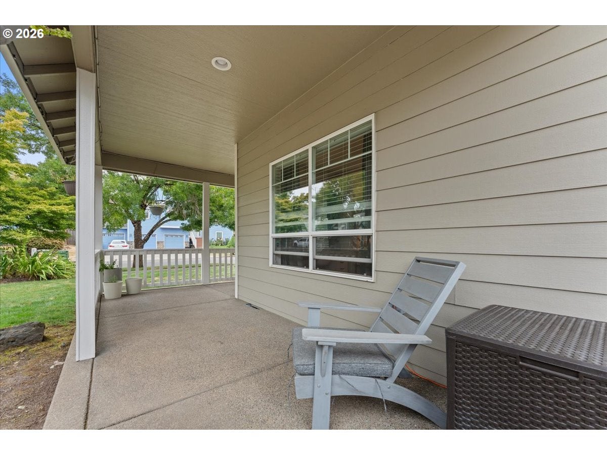 3121 N KNOLL DR