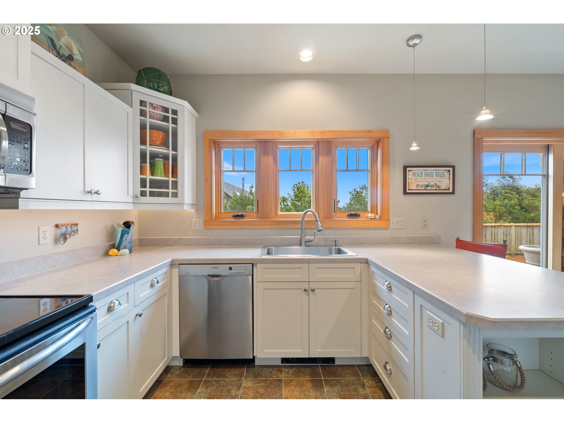 Manzanita, Oregon 97130, United States, 3 Bedrooms Bedrooms, ,3 BathroomsBathrooms,Residential,Pending,105929