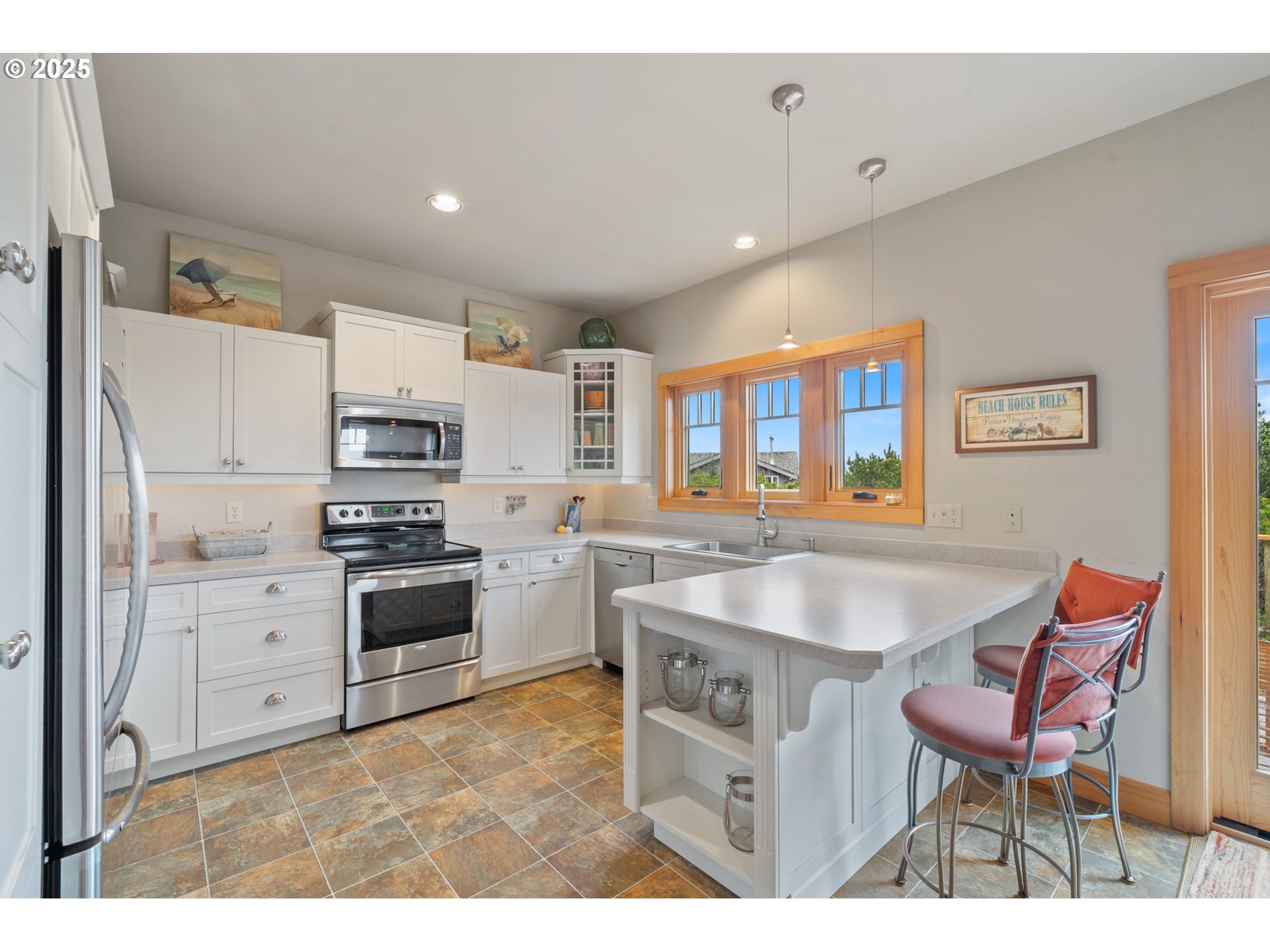 Manzanita, Oregon 97130, United States, 3 Bedrooms Bedrooms, ,3 BathroomsBathrooms,Residential,Pending,105929