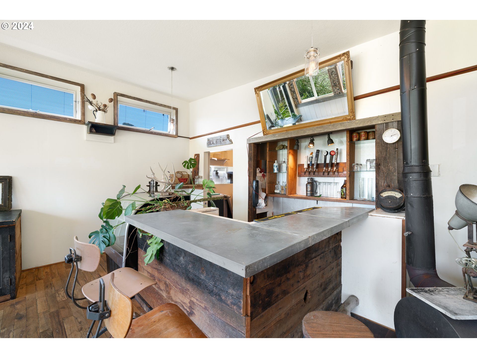 Rockaway Beach, Oregon 97136, United States, ,Commercial,Active,52840