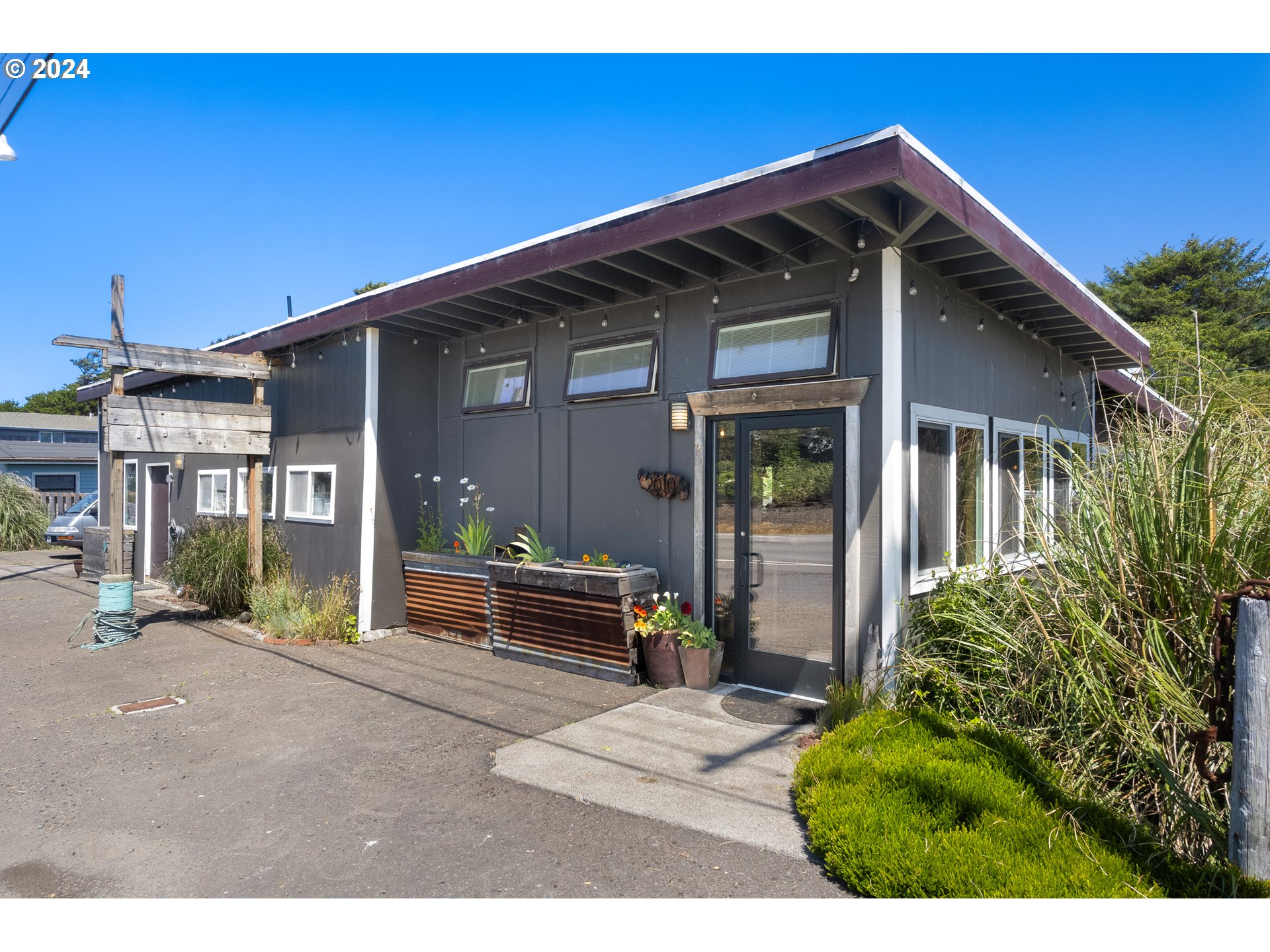 Rockaway Beach, Oregon 97136, United States, ,Commercial,Active,52840