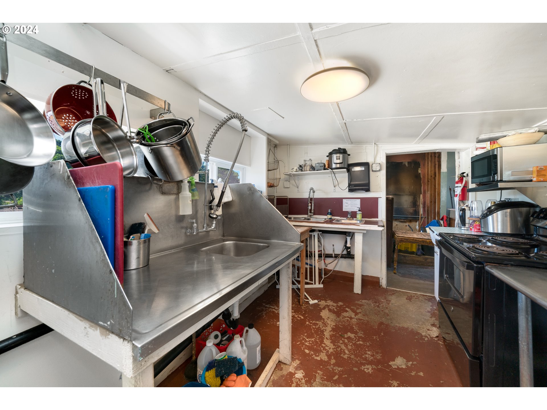 Rockaway Beach, Oregon 97136, United States, ,Commercial,Active,52840