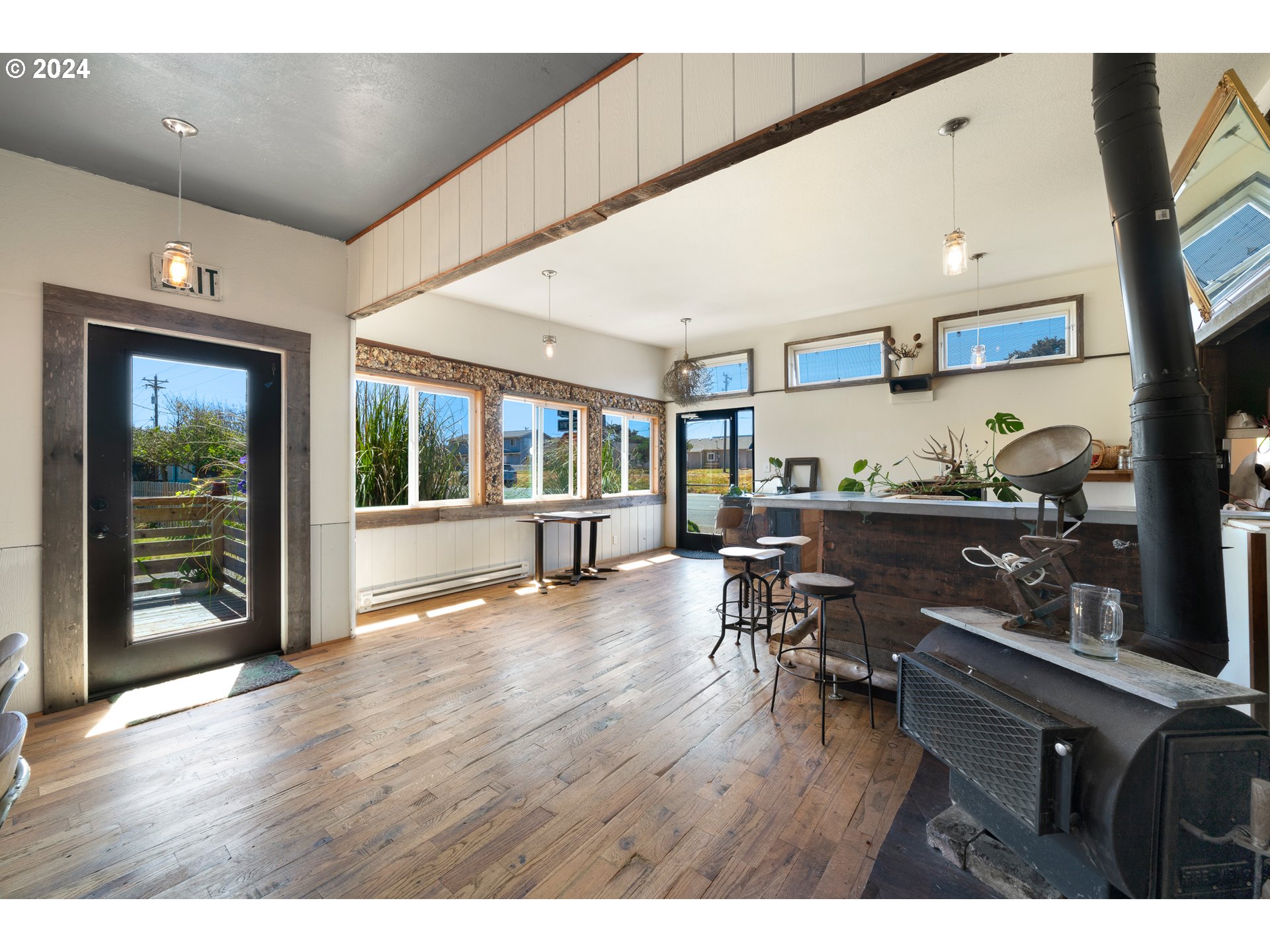 Rockaway Beach, Oregon 97136, United States, ,Commercial,Active,52840