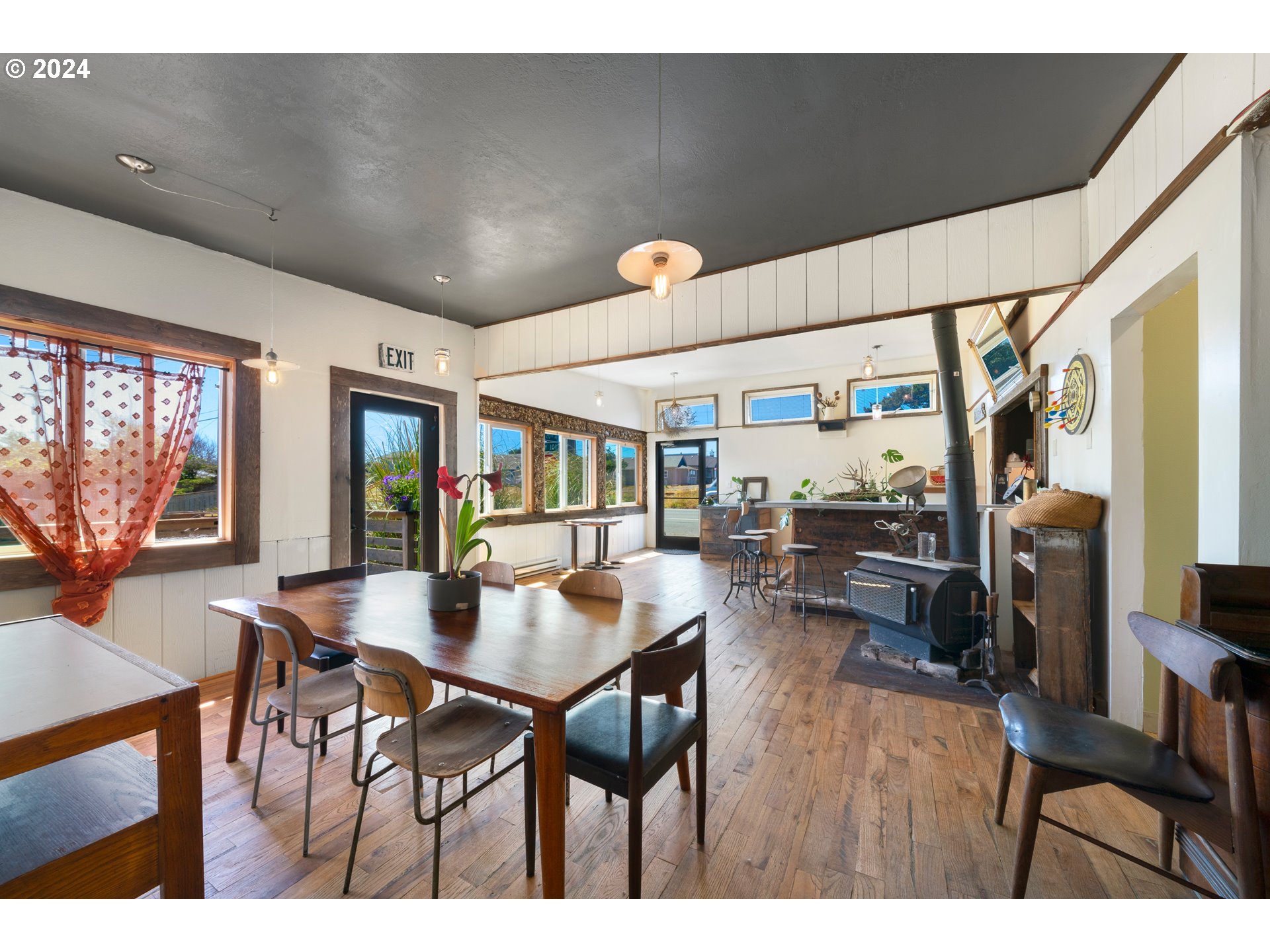 Rockaway Beach, Oregon 97136, United States, ,Commercial,Active,52840