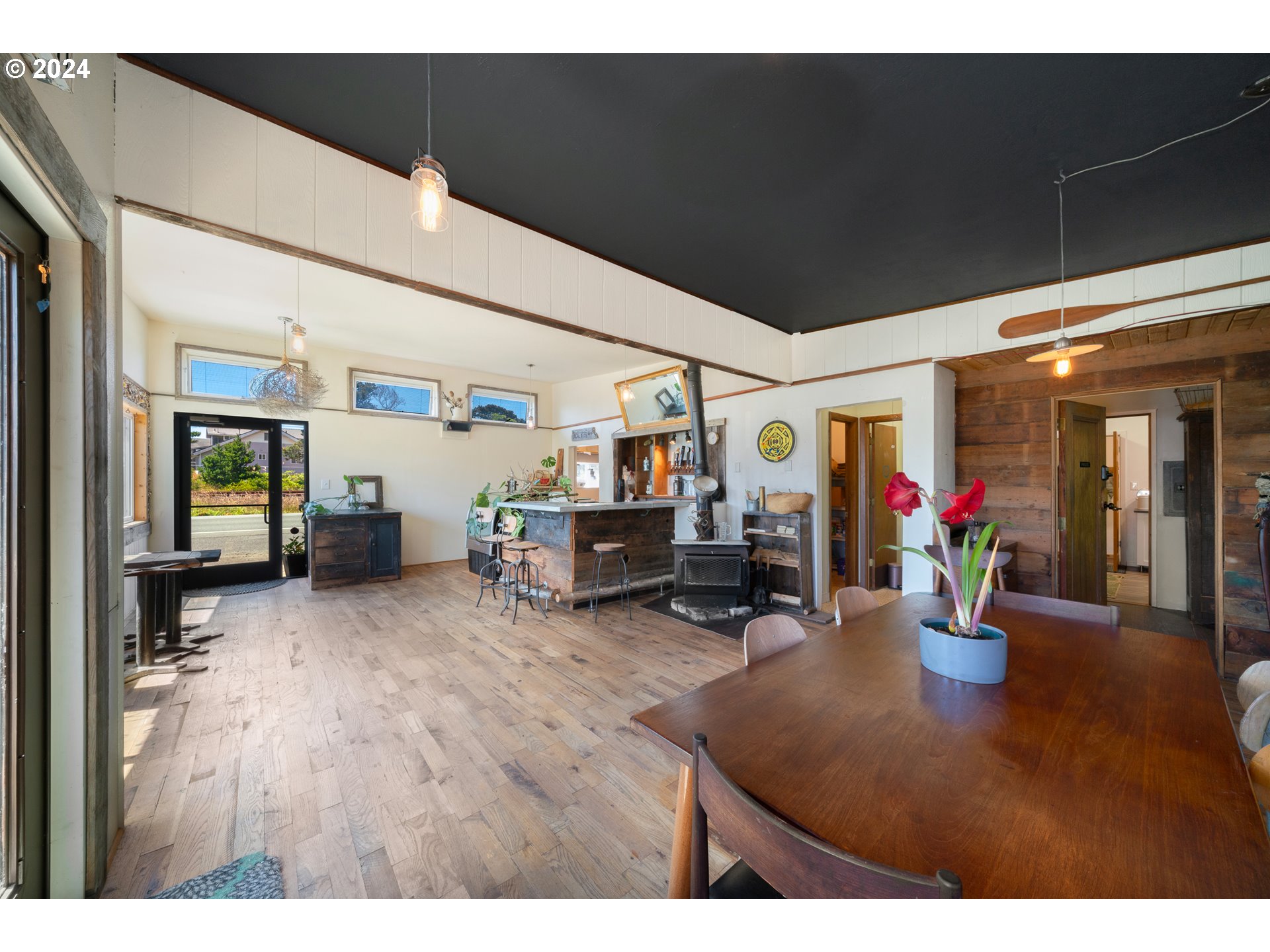 Rockaway Beach, Oregon 97136, United States, ,Commercial,Active,52840