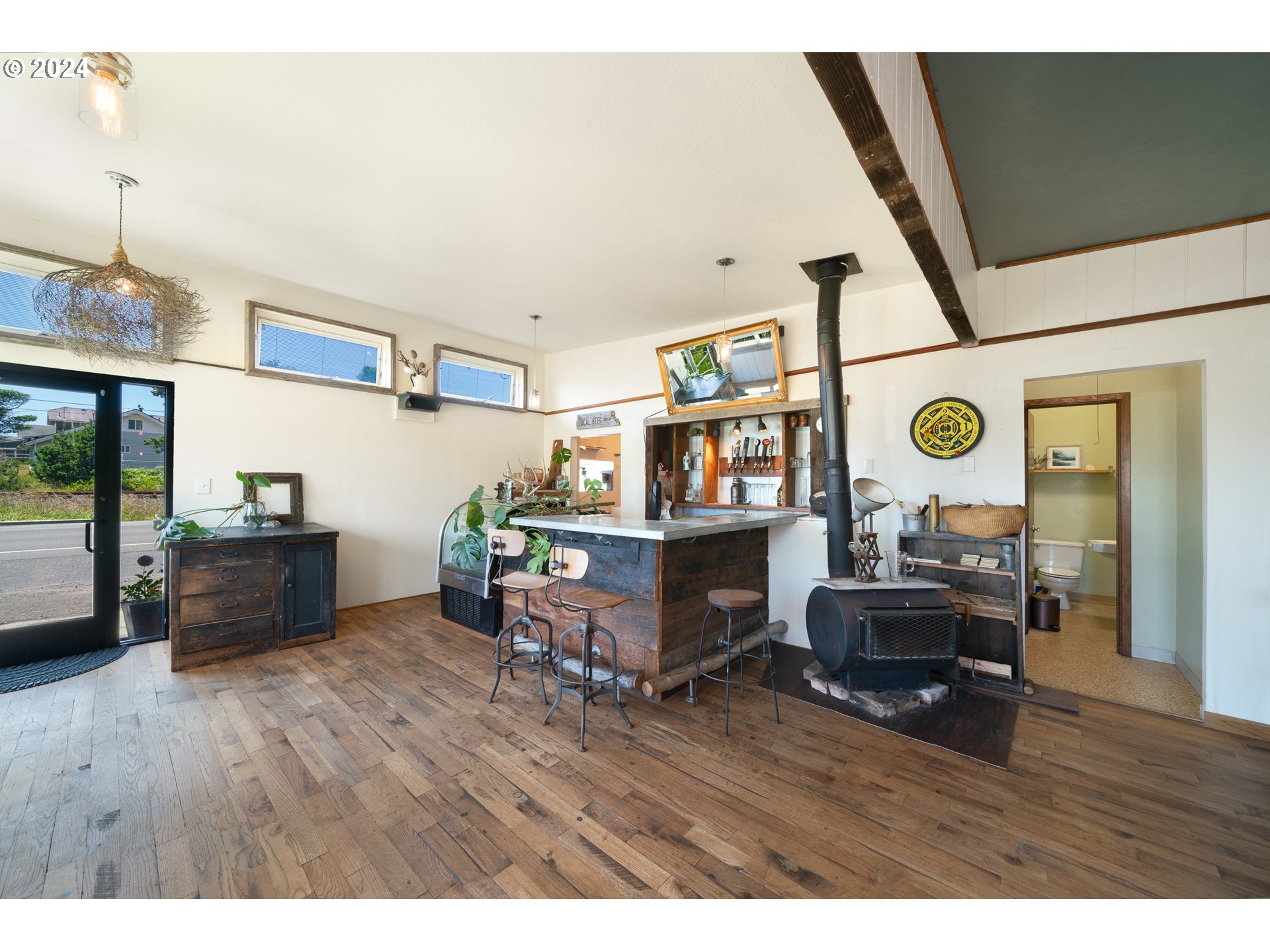 Rockaway Beach, Oregon 97136, United States, ,Commercial,Active,52840