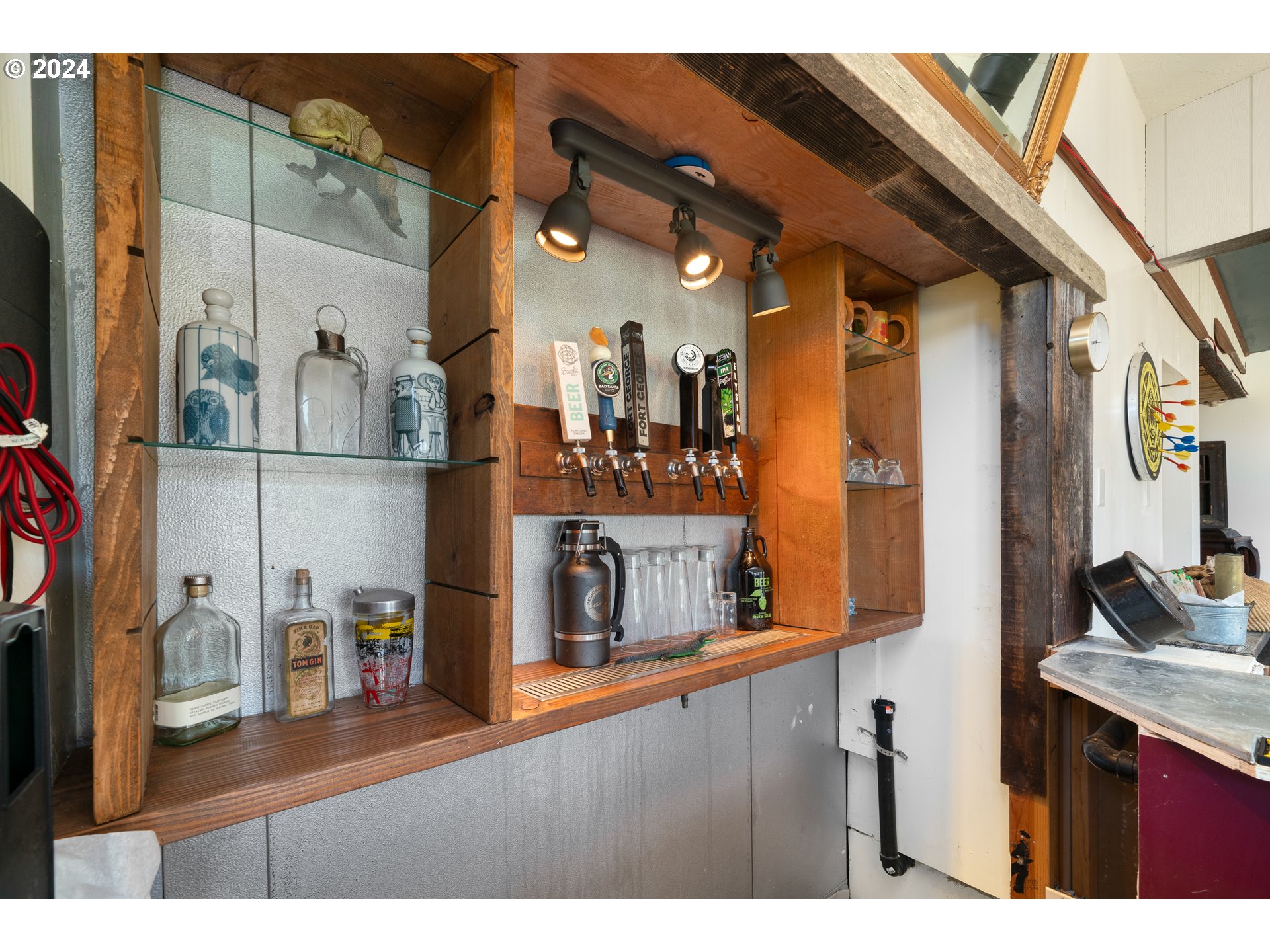 Rockaway Beach, Oregon 97136, United States, ,Commercial,Active,52840