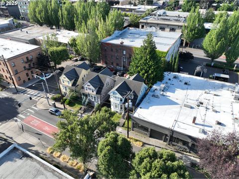722 NE COUCH ST Portland OR 97232