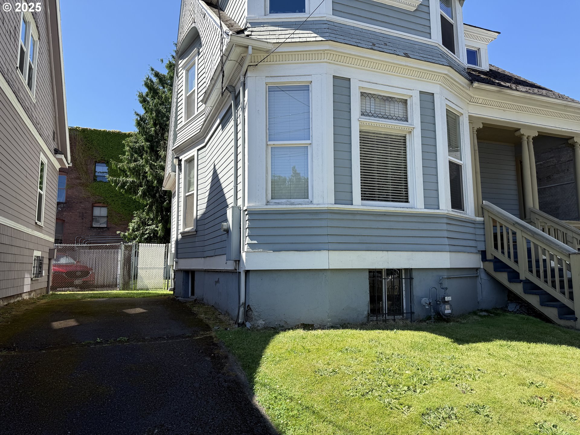 722 NE COUCH ST