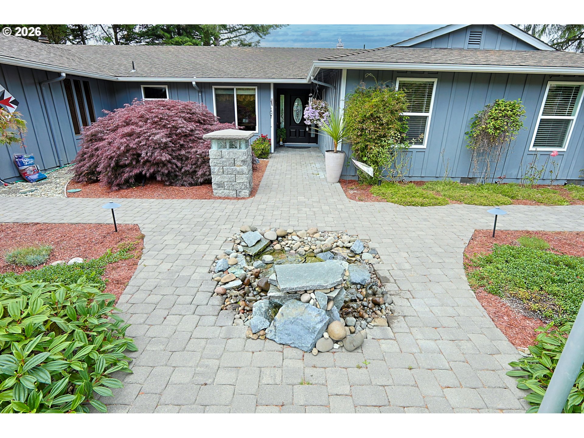 1689 APPLEWOOD DR