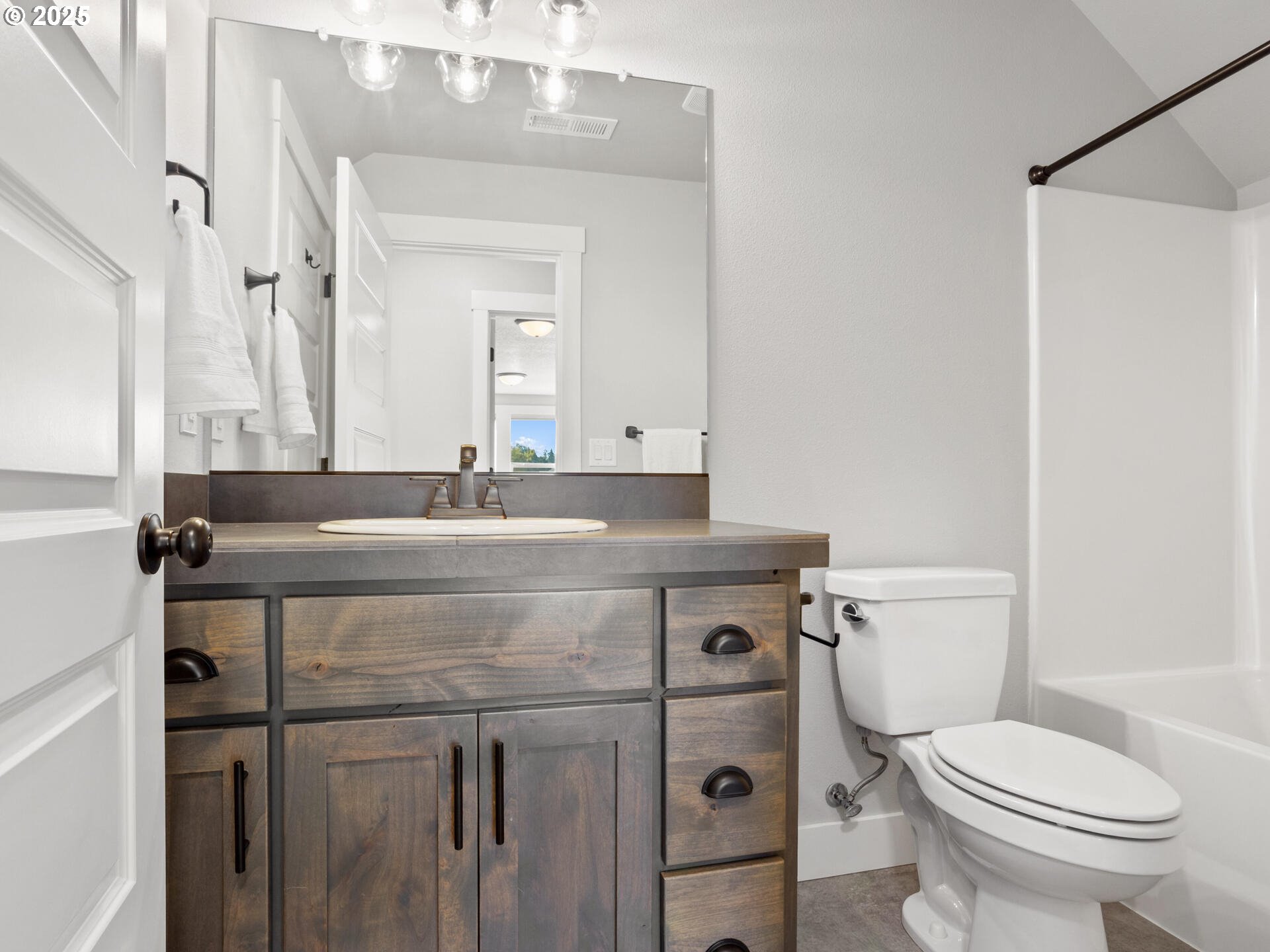 Brush Prairie, Washington 98606, United States, 3 Bedrooms Bedrooms, ,3 BathroomsBathrooms,Residential,Active,236967