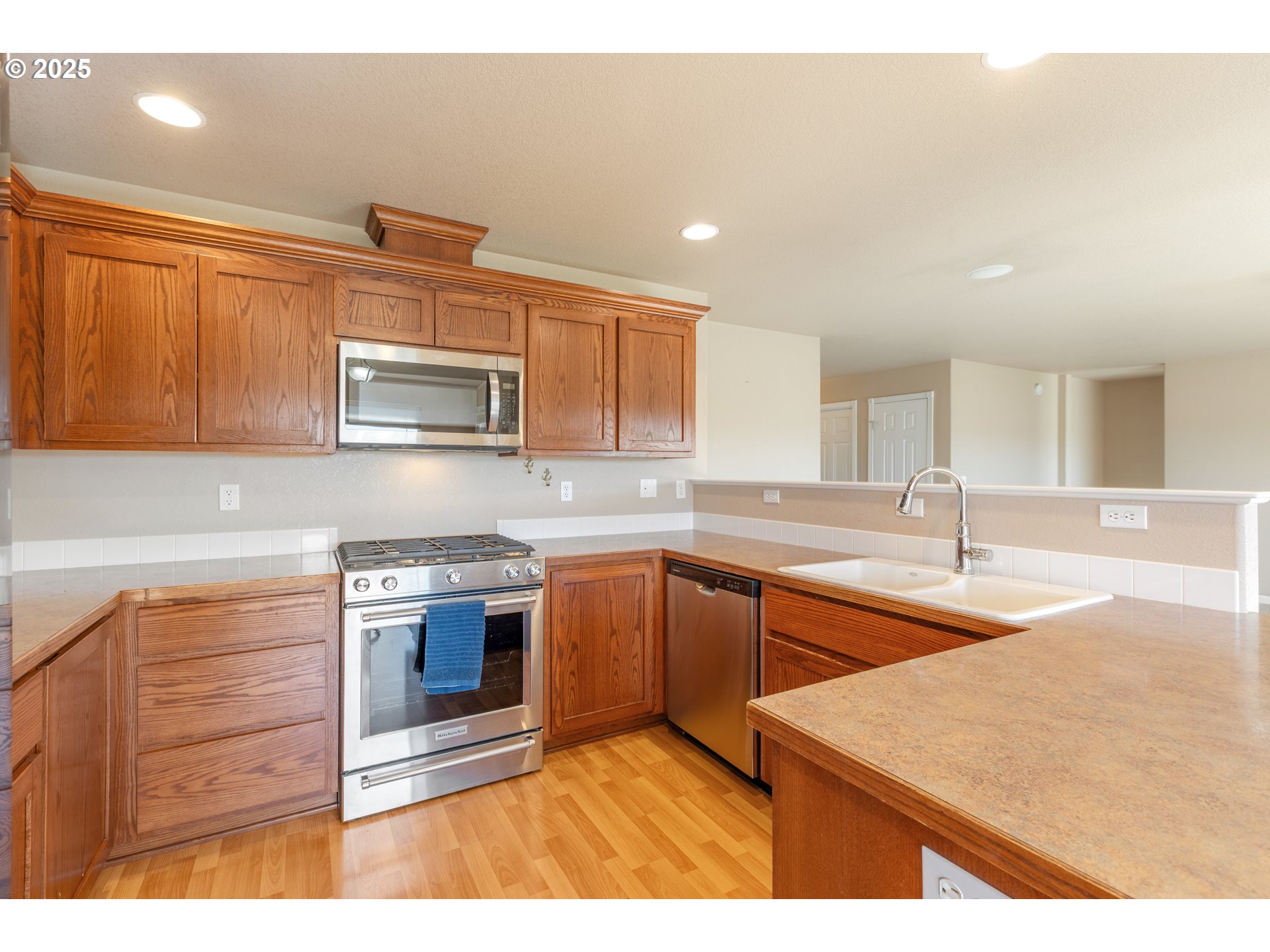 1884 NE SUNSET LOOP DR
