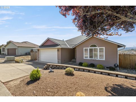 1884 NE SUNSET LOOP DR Roseburg OR 97470