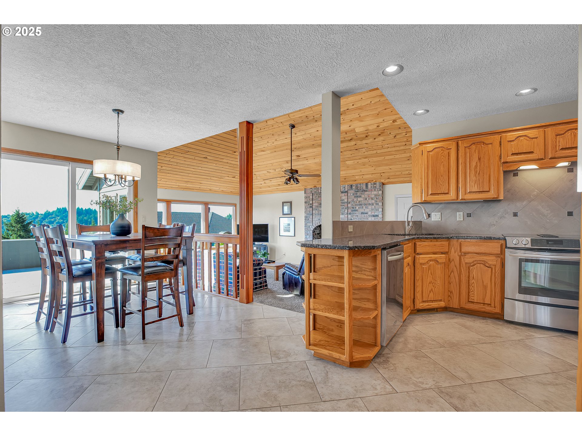1415 SW MILLER CT