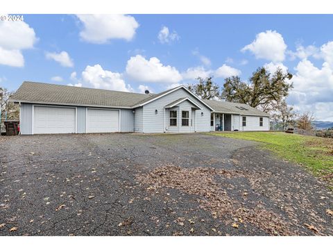 A home in Roseburg