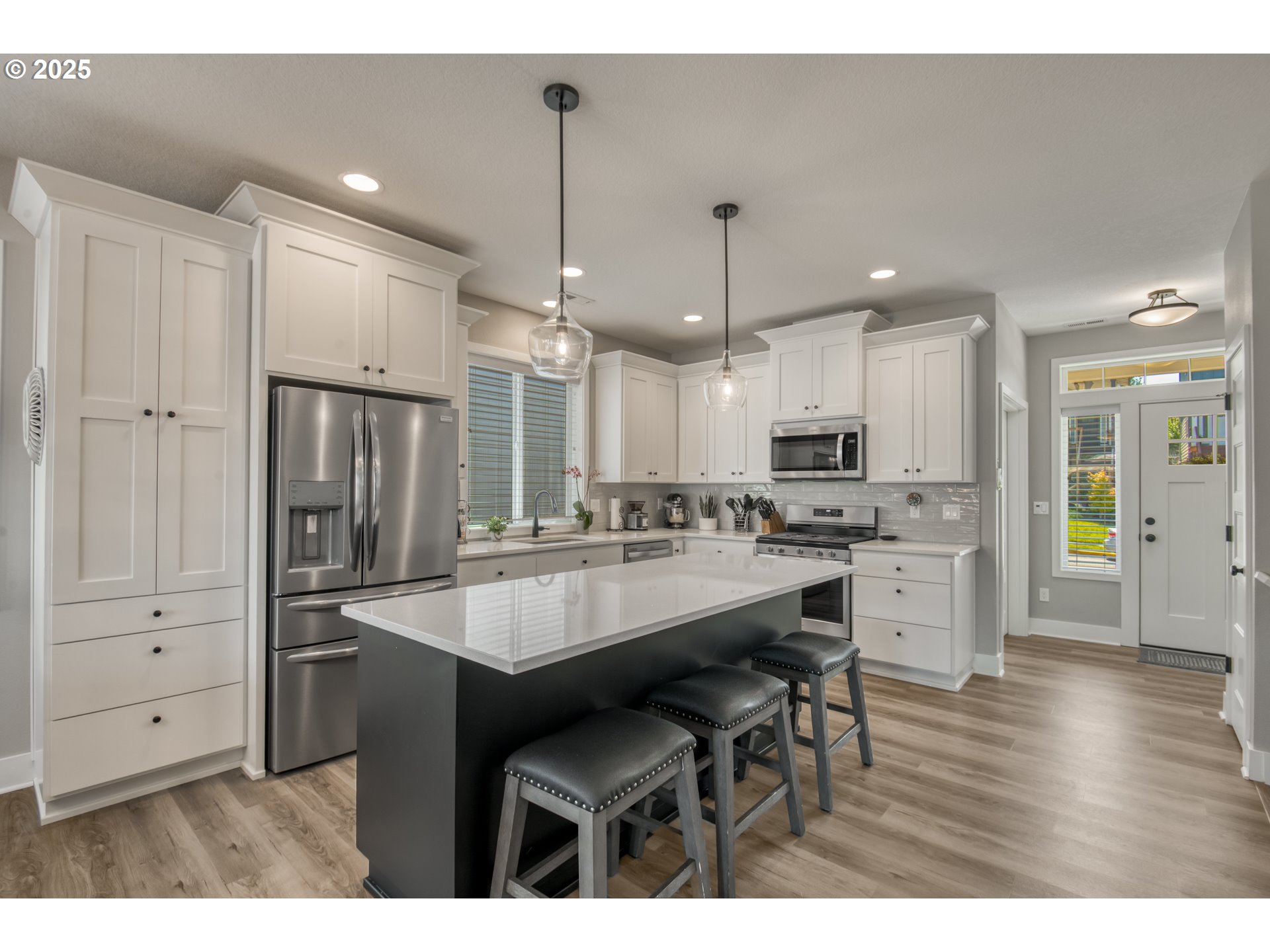 227 E TAYLOR DR