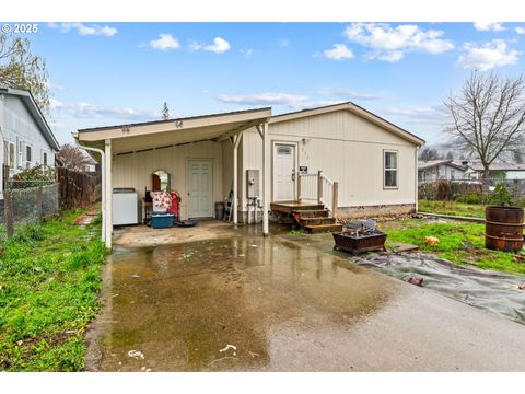 A home in Roseburg