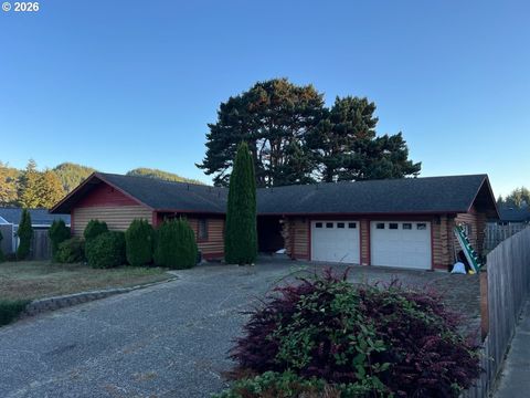 423 CAMELLIA CT Reedsport OR 97467