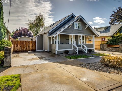 Photo of 224 NW 11th St, McMinnville, OR 97128 (MLS # 336469445)