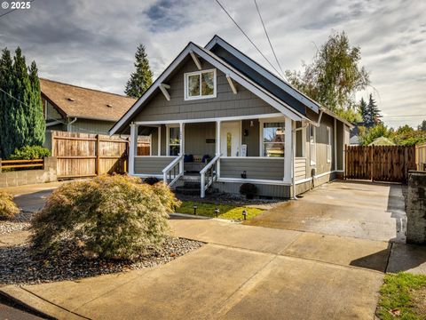 Photo of 224 NW 11th St, McMinnville, OR 97128 (MLS # 336469445)