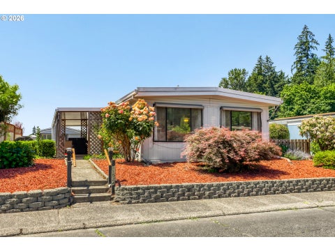 Photo of 11524 SW Royal Villa Dr, Tigard, OR 97224 (MLS # 109447096)