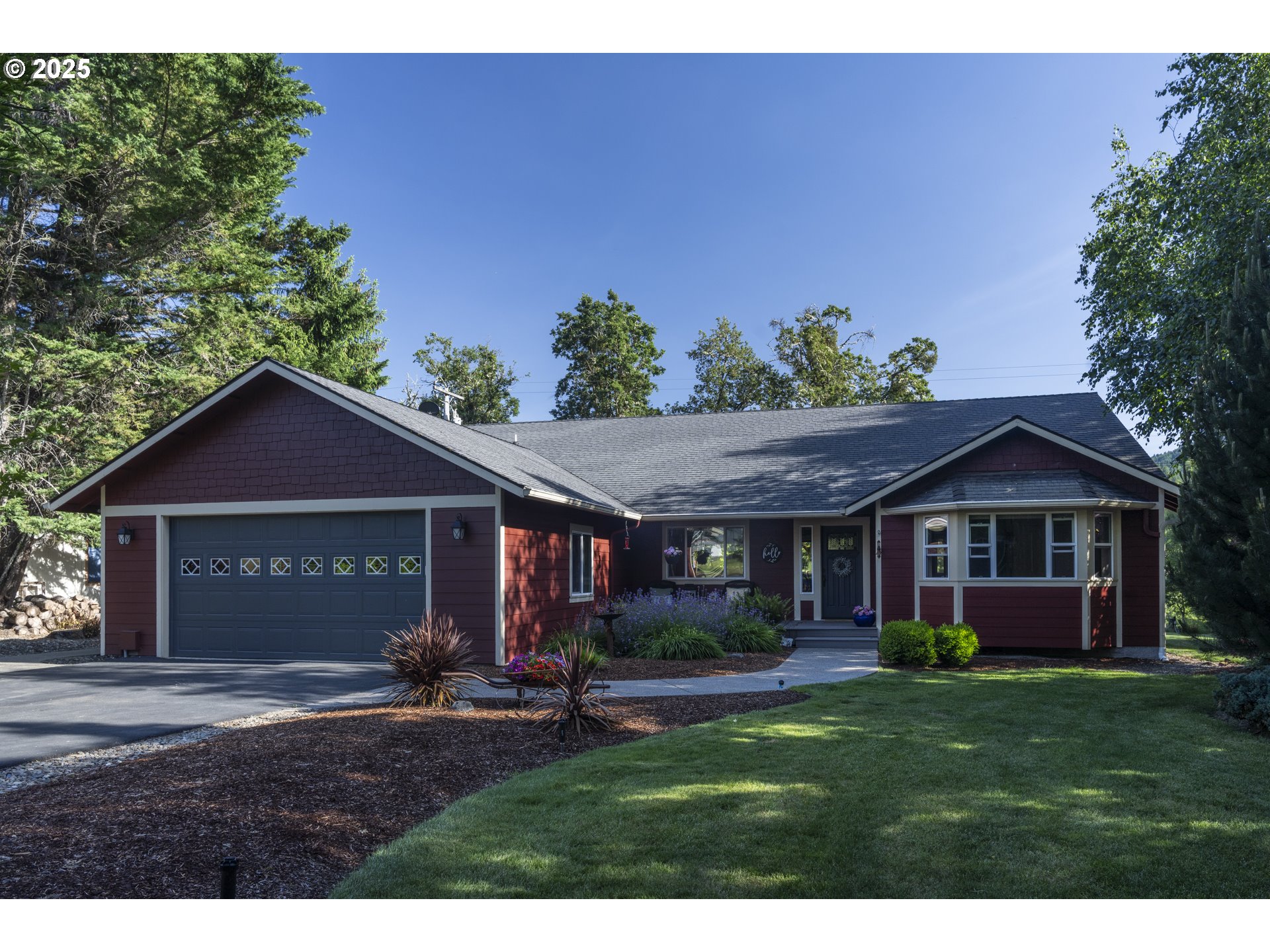 Photo 1 of 47 — 418 RIVERSHORE DR, Roseburg, OR 97470