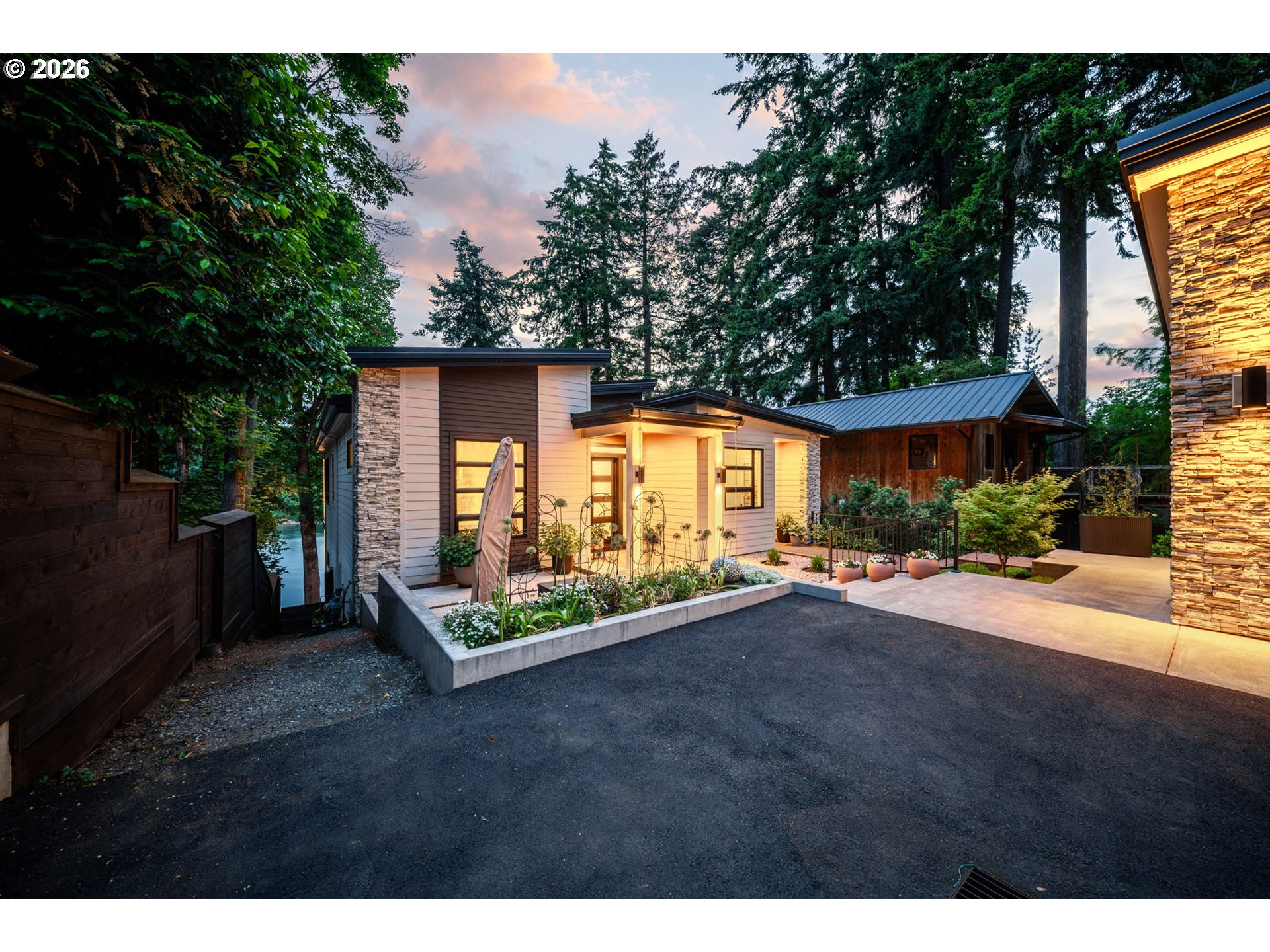 18494 SE WILLAMETTE DR