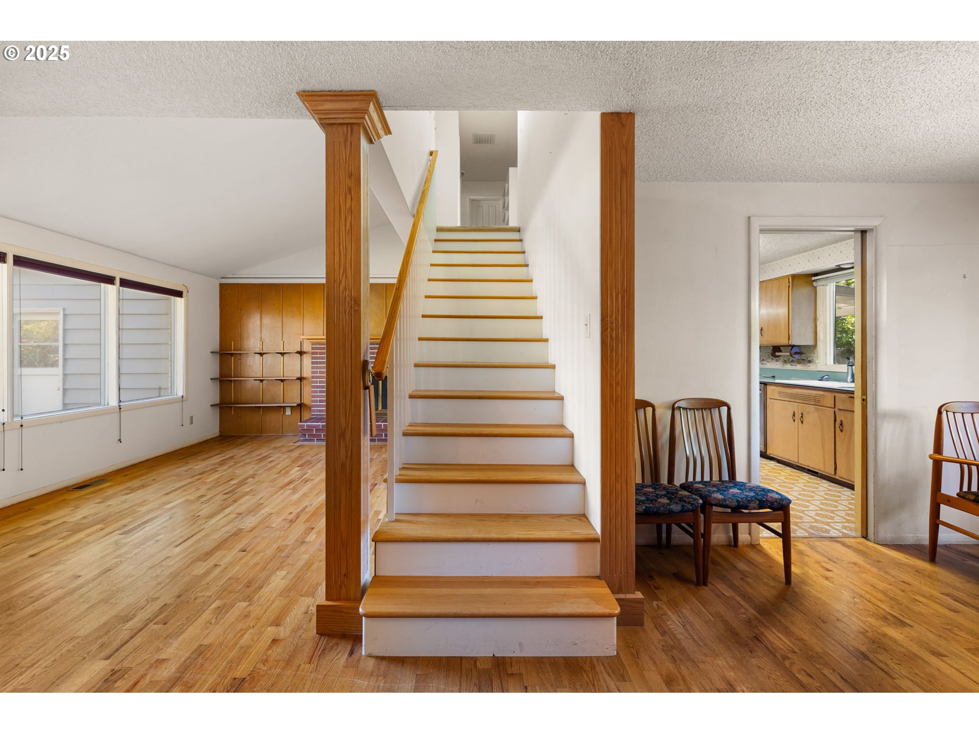 2568 SHARON WAY