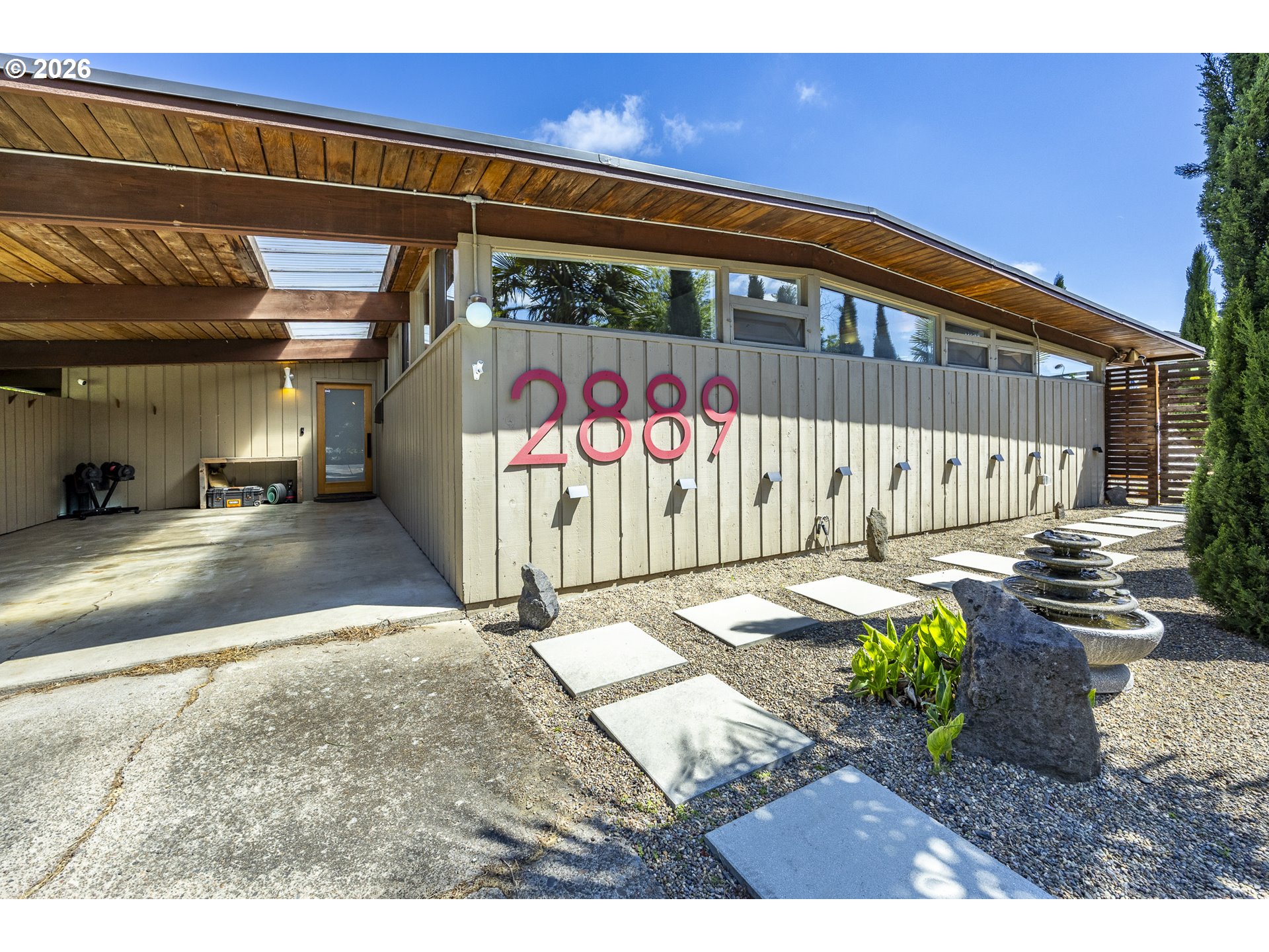 2889 VAN AVE