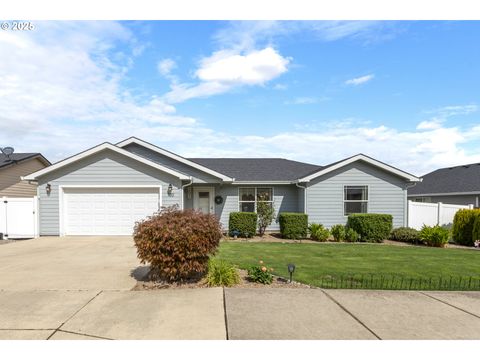 700 SE TOKAY ST Winston OR 97496