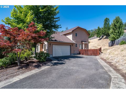 1592 NE ROCKY DR Roseburg OR 97470